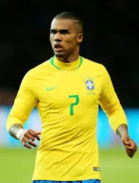 Douglas Costa: Un Nuovo Inizio nel Calcio Professionistico