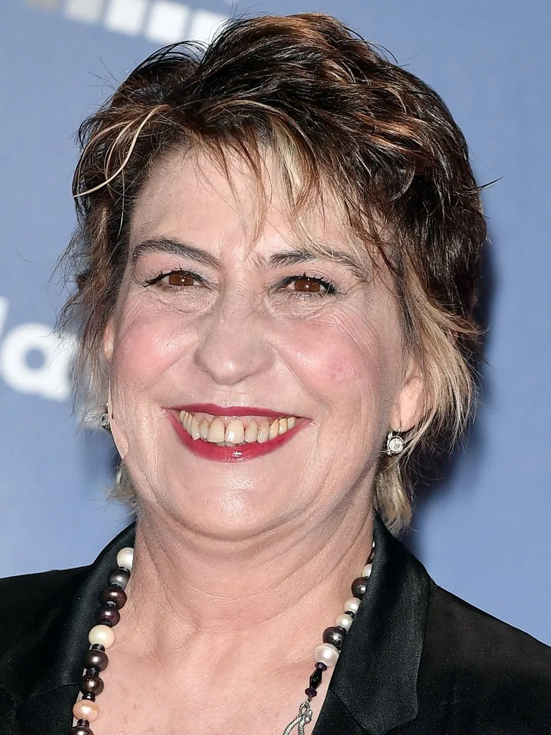 Serena Dandini: La Voce dell’Umorismo e della Cultura Italiana
