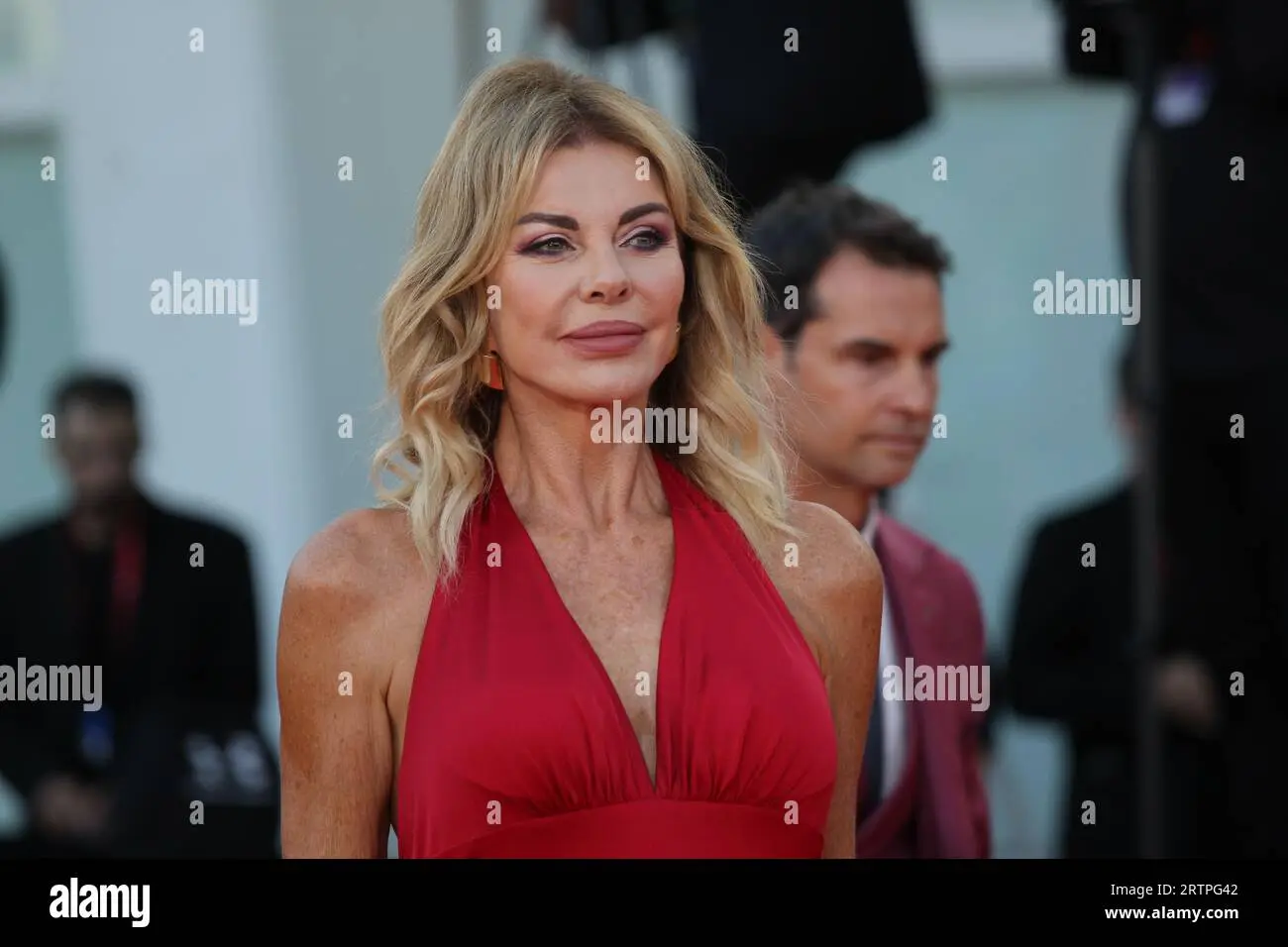Alba Parietti: Dalla TV alle Nuove Sfide
