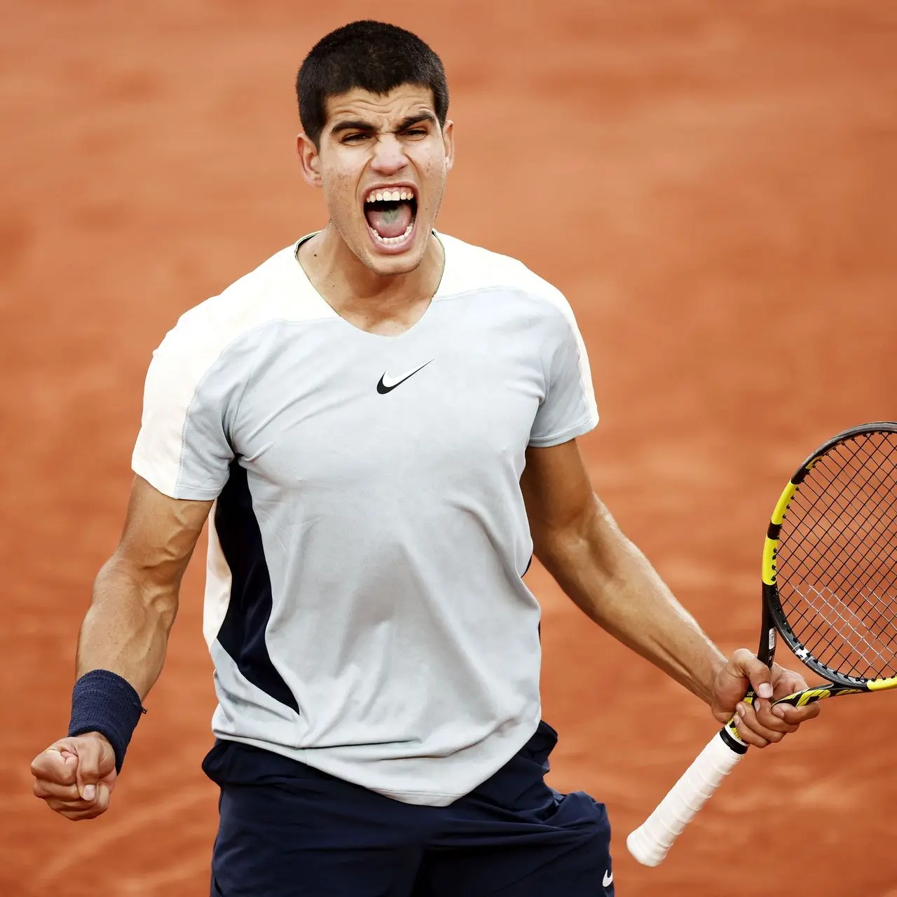 Tennista Alcaraz: il fenomeno Carlos e la nuova era del tennis