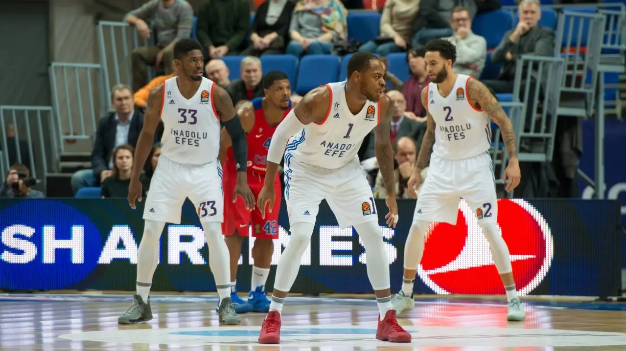 Anadolu Efes e Olympiacos: un incontro cruciale in Eurolega