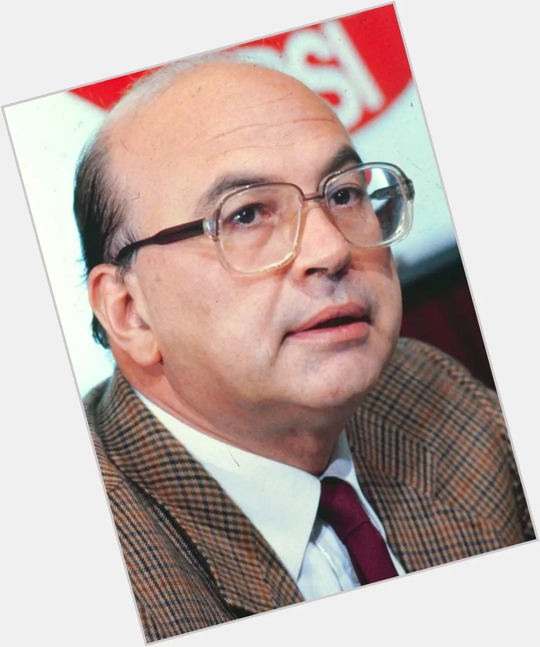 Bettino Craxi: Politica e Controversie di un Leader Sociale
