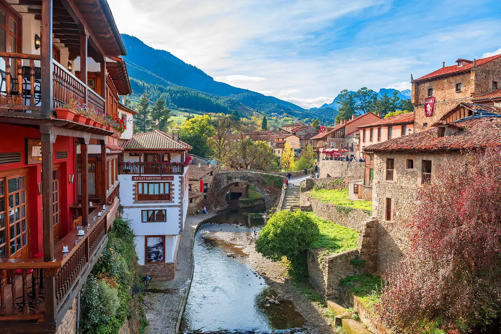Cantabria: Un Viaggio nella Storia e Bellezze Naturali