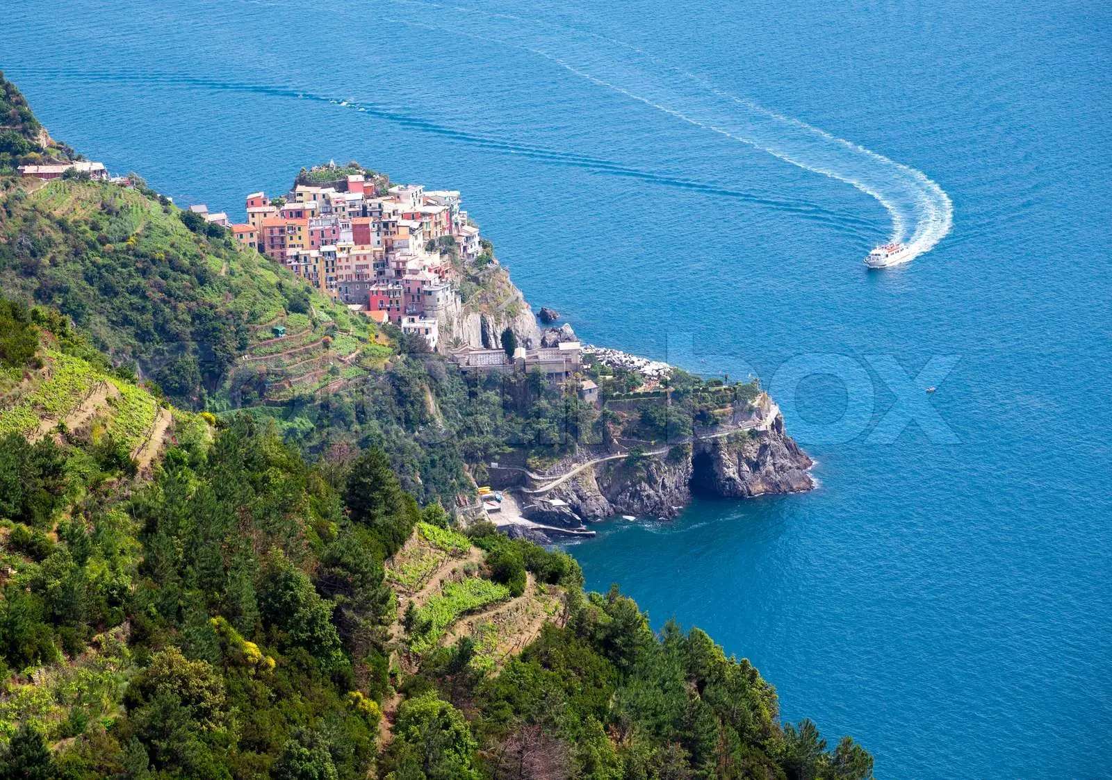Esplorando le Meraviglie delle Cinque Terre image 1