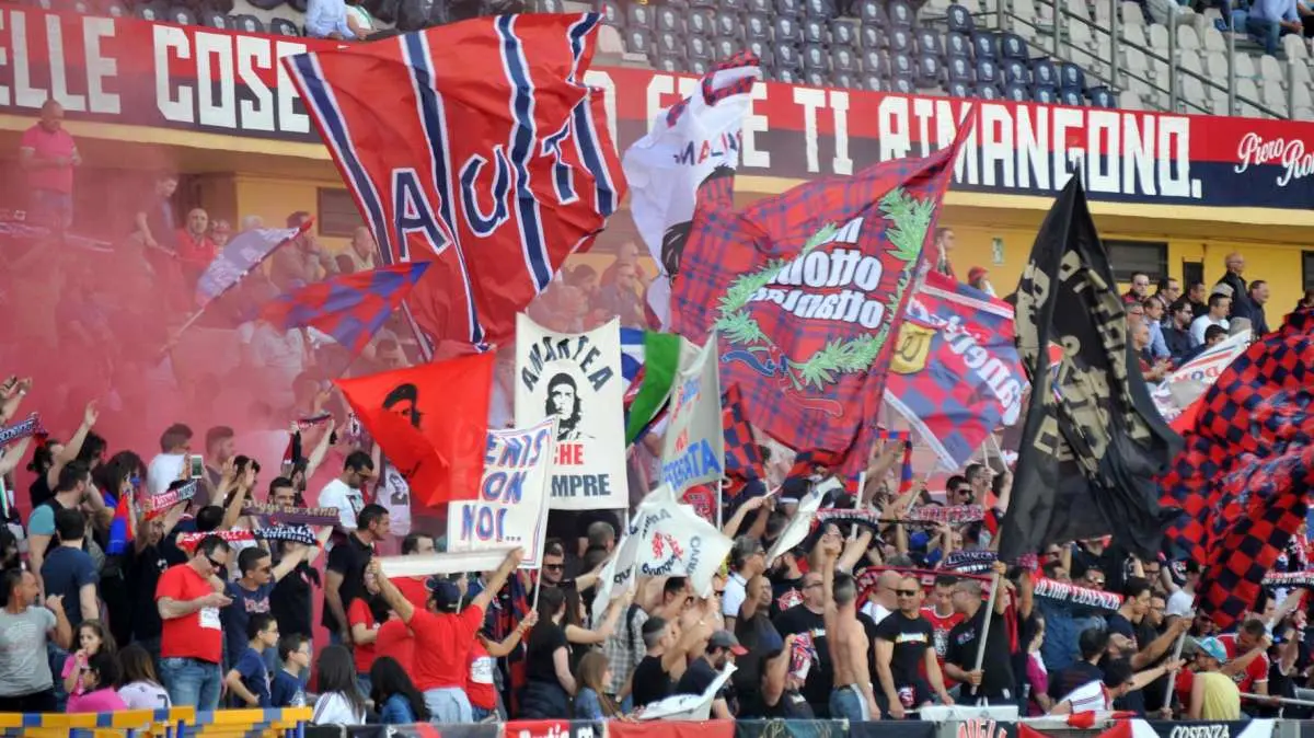 Cosenza vs Crotone: Una Rivalità Storica nel Calcio Calabrese