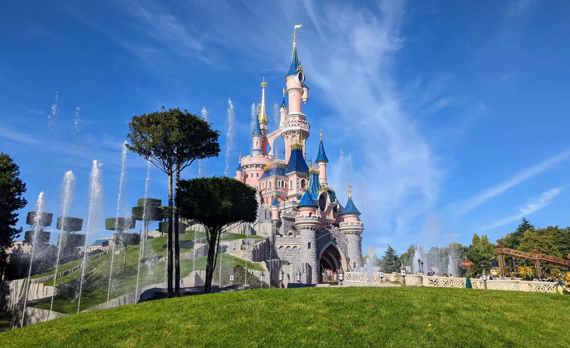 La Magia di Disneyland Paris: Un Viaggio da Non Perdere