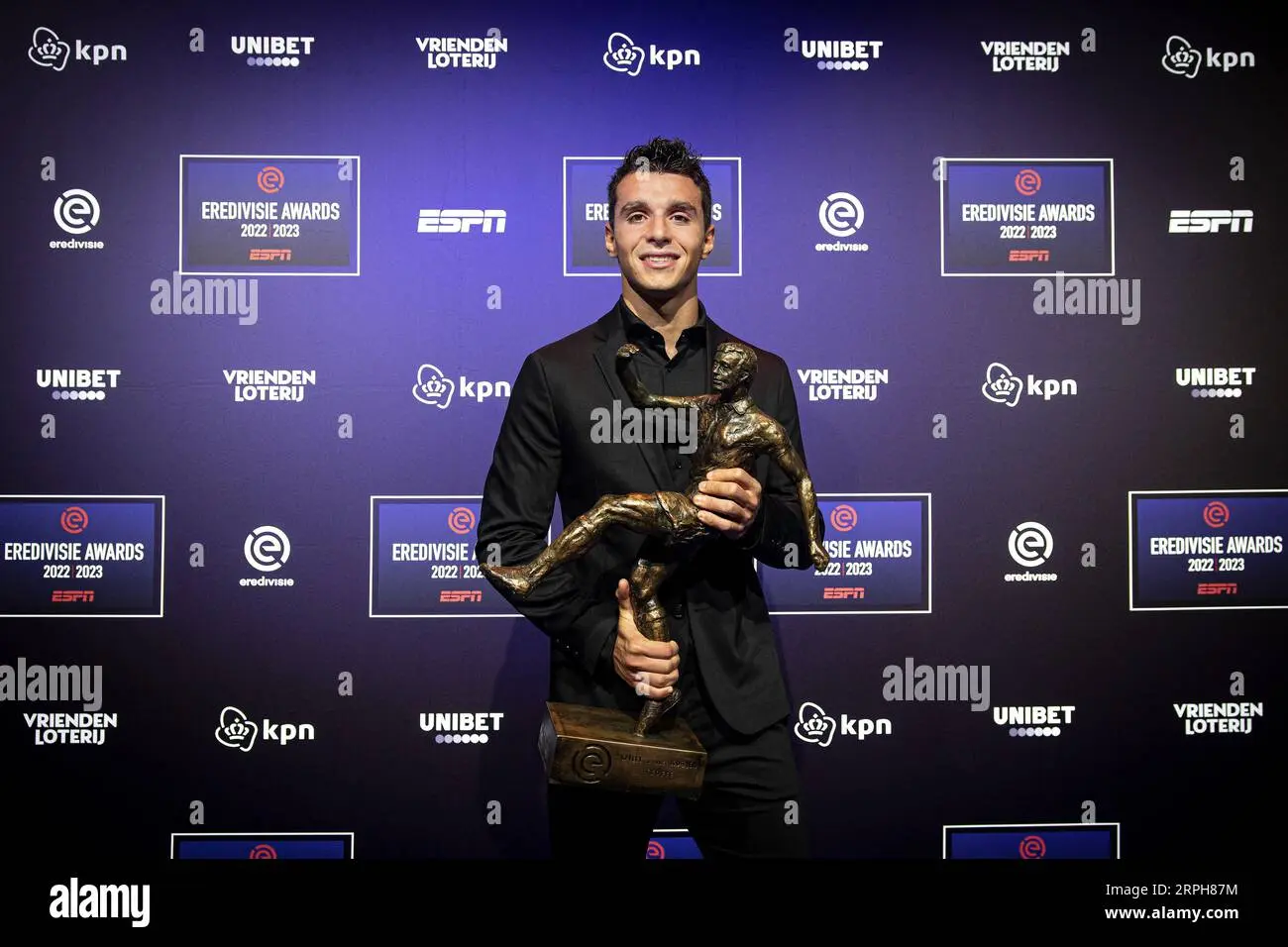 Douvikas: Il Talento Emergente del Calcio Greco