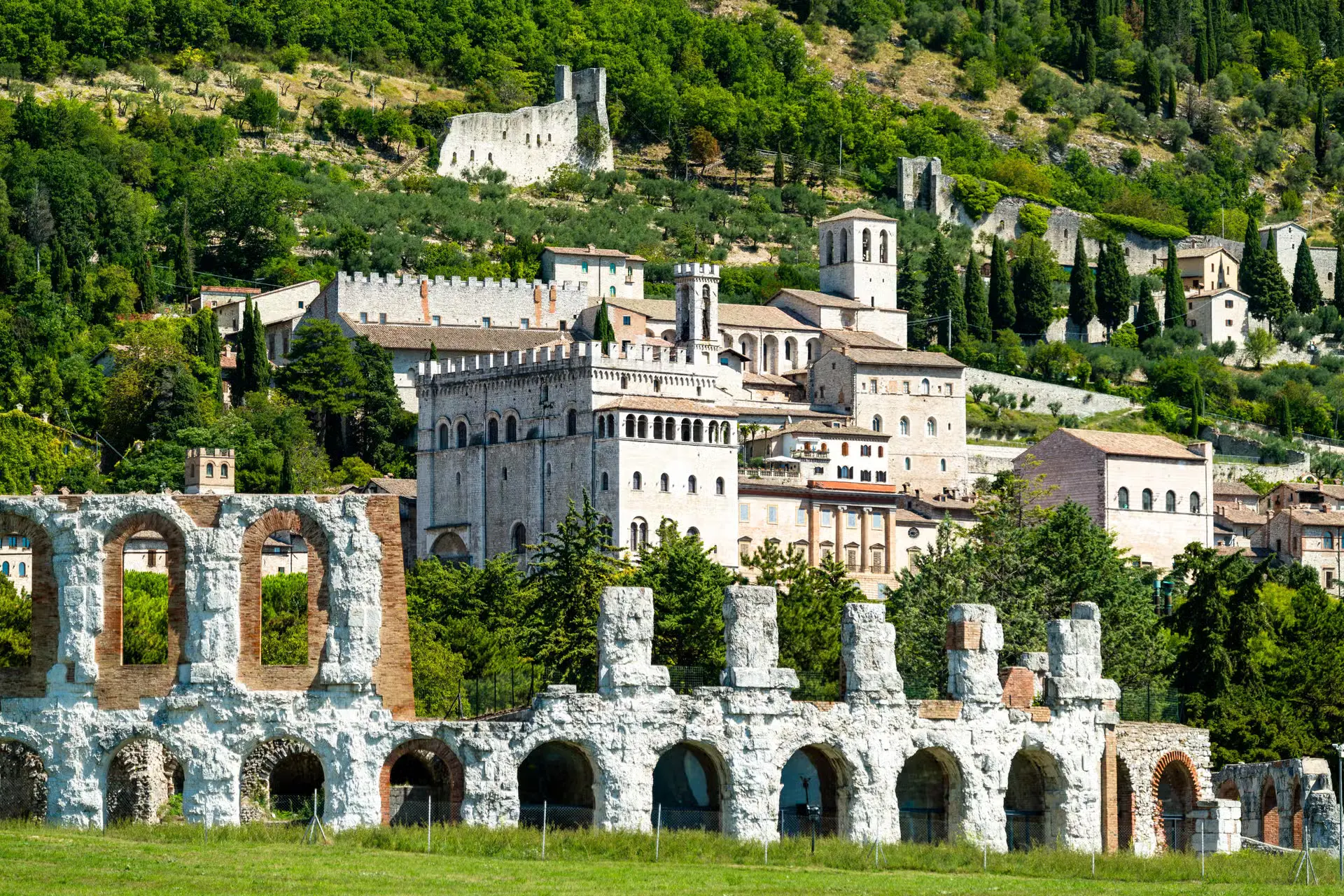 Gubbio e Forlì: Riscoprire la Storia e la Cultura Italiana