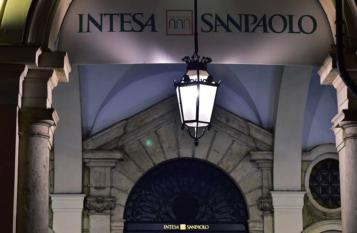 Collaborazione tra Intesa Sanpaolo e Generali nel Settore Finanziario image 1
