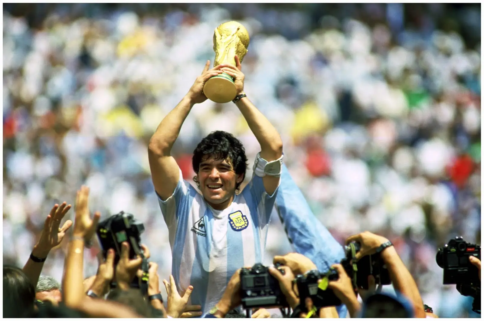 Maradona: Il Genio del Calcio e la Sua Eredità
