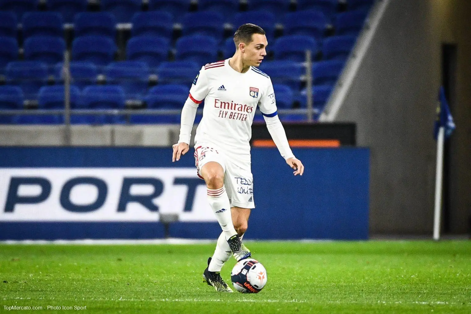Maxence Caqueret: Il Giovane Talento del Calcio Francese