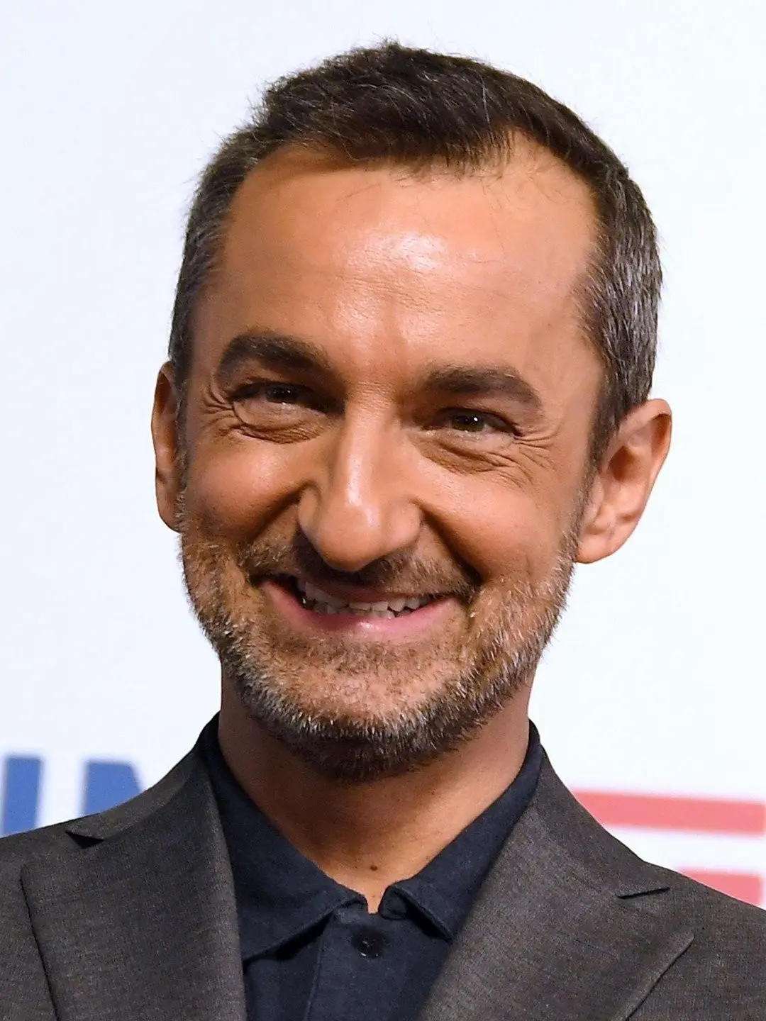 Il Cammino di Nicola Savino nella Televisione Italiana image 1