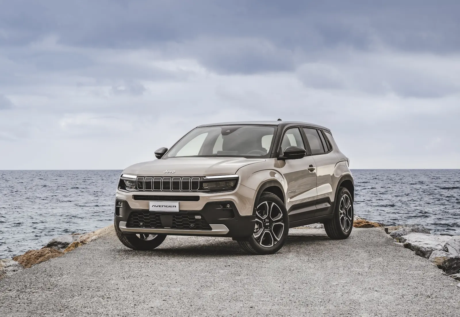 La Nuova Jeep Avenger: Rinnovo e Innovazione nel Mondo dei SUV