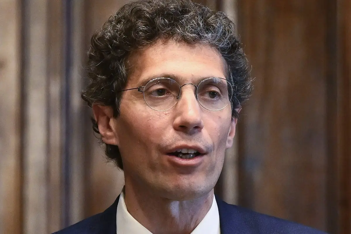 Riccardo Magi: Un Politico Proattivo e Rilevante
