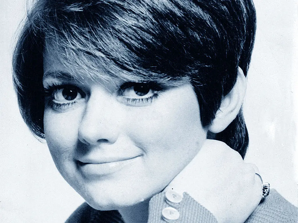 Rita Pavone: Un viaggio nella carriera di un’icona musicale