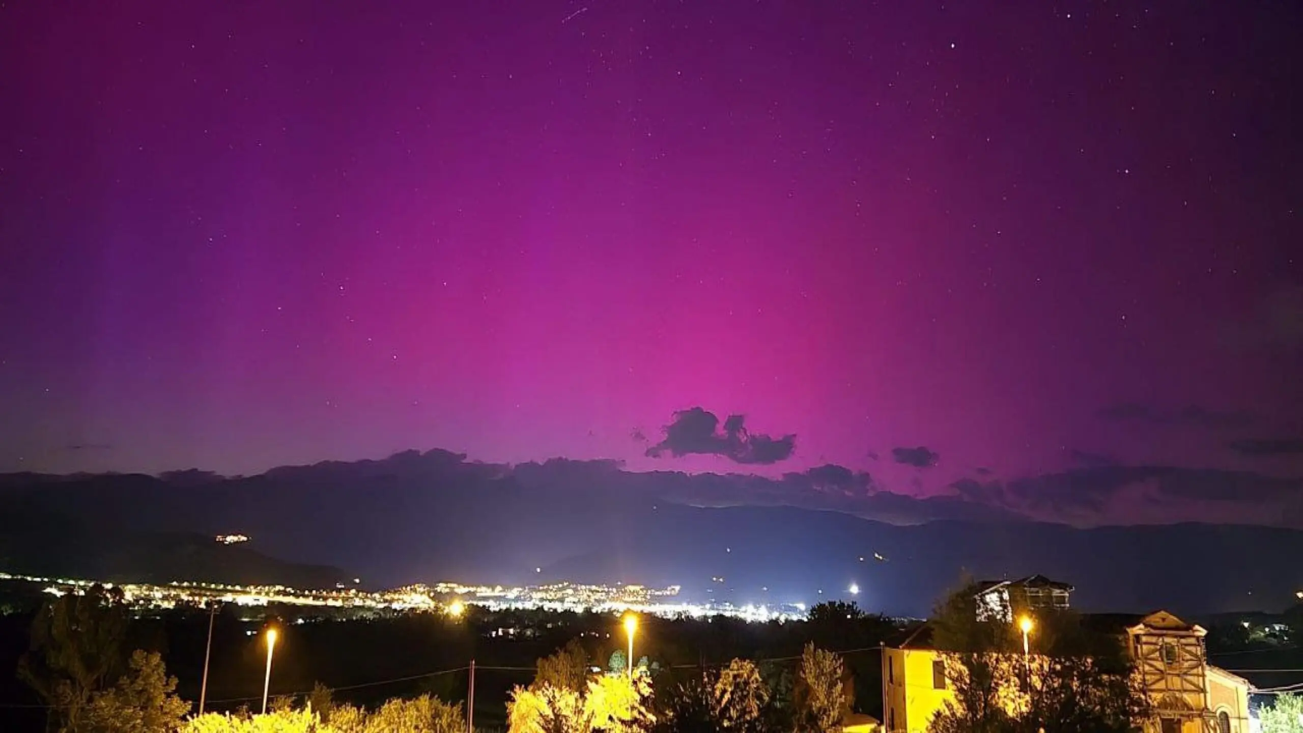 Tempesta Solare e Aurore Boreali: Uno Spettacolo Visibile in Italia