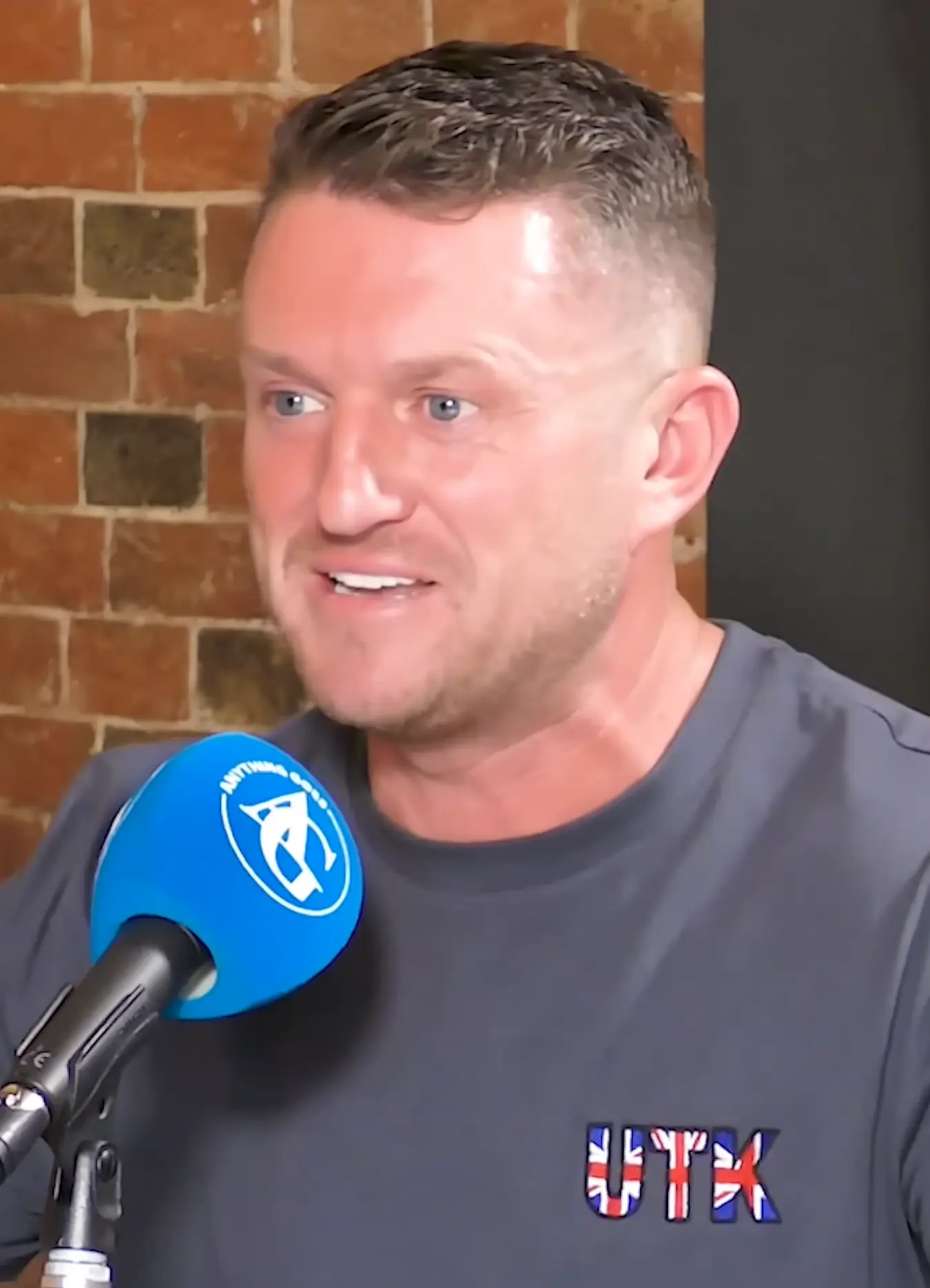 Il Fenomeno Tommy Robinson: Storia e Controversie