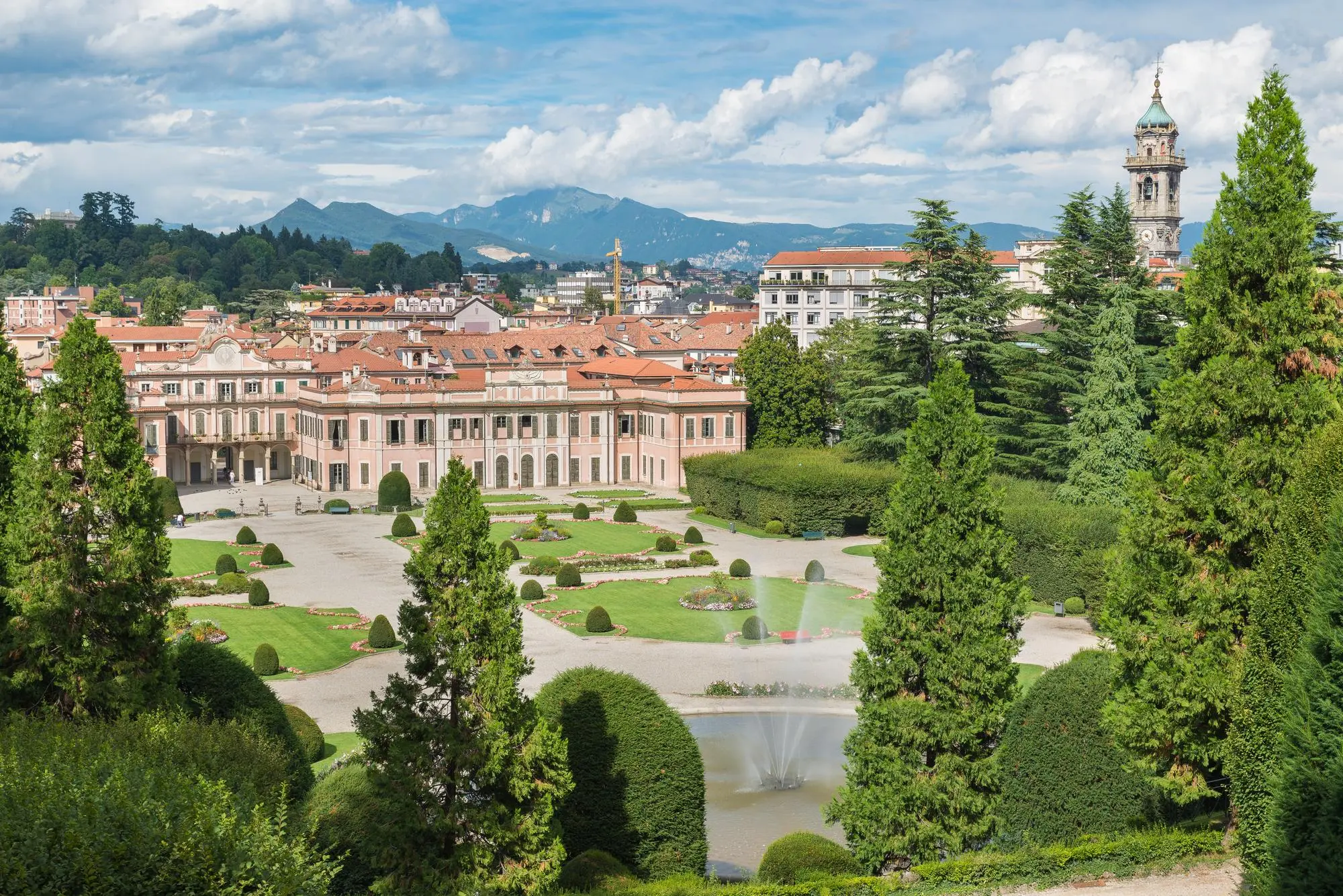 Varese e Venezia: Confronto tra Due Città Italiane