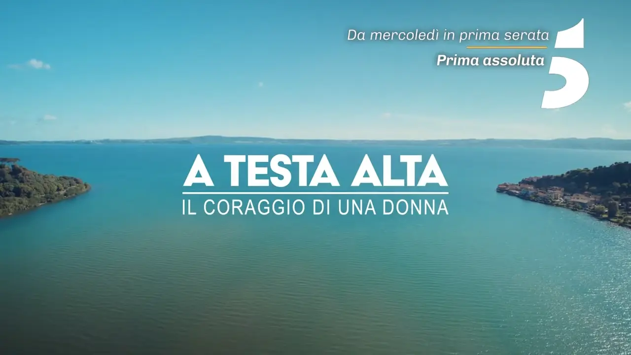 A testa alta: il coraggio di una donna nella società di oggi