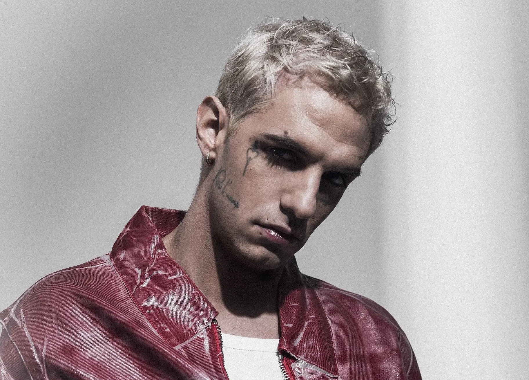 Il Fenomeno Achille Lauro: Tra Musica e Provocazione
