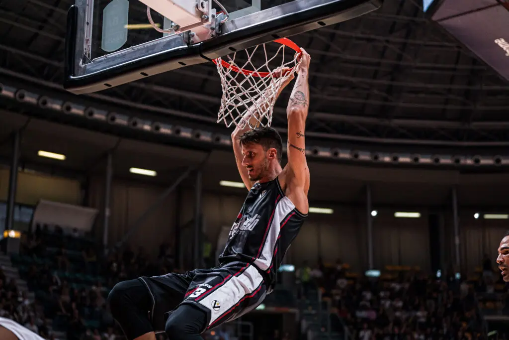 La Carriera di Achille Polonara nel Basket Italiano image 1