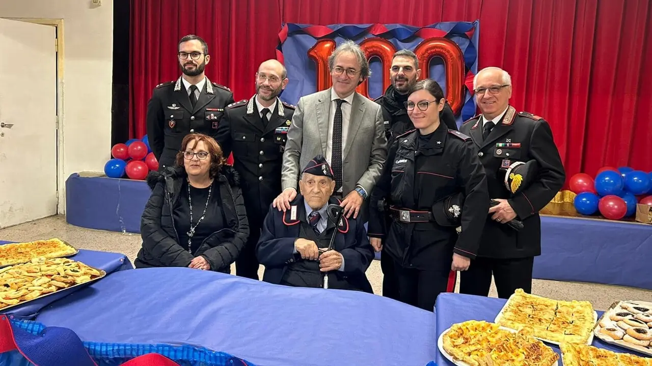 Angelo Bonelli e il Suo Impatto nella Politica Italiana image 1