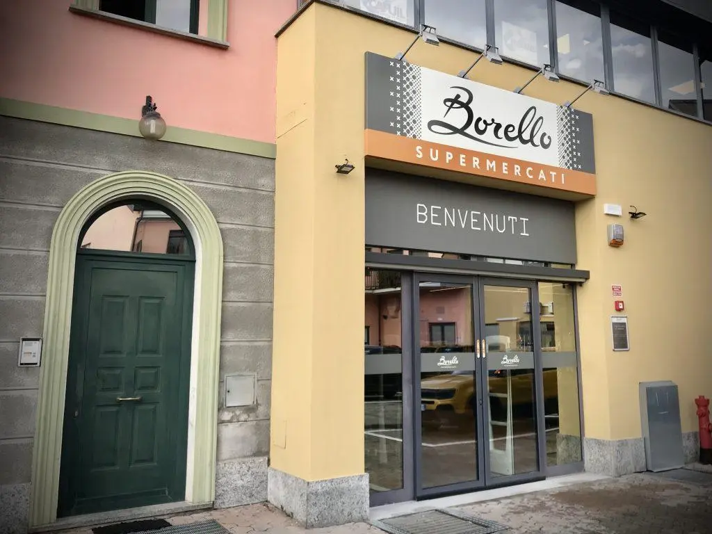 Borello Supermercati Unes: Leader nella Distribuzione Alimentare