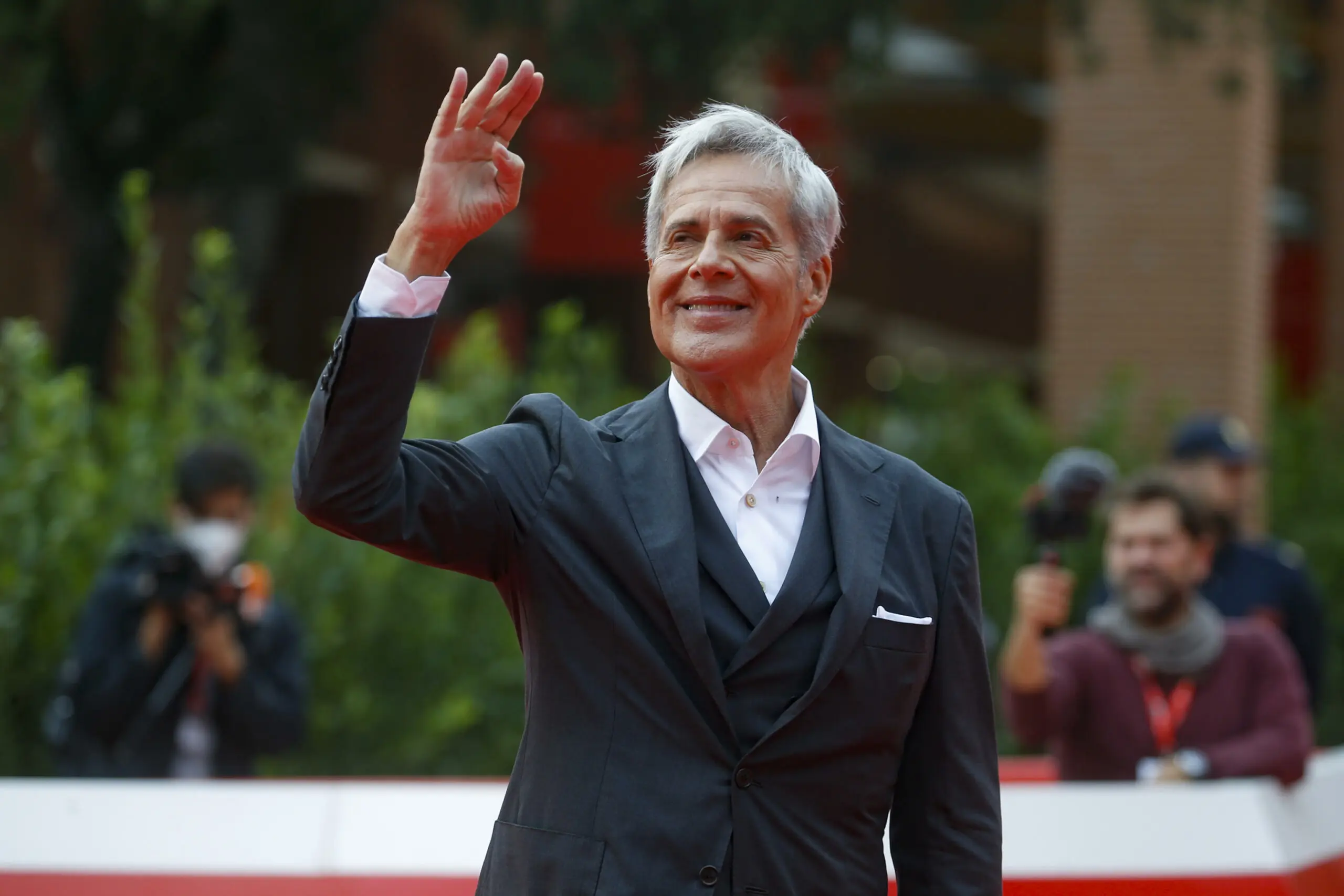 Claudio Baglioni: La Leggenda della Canzone Italiana