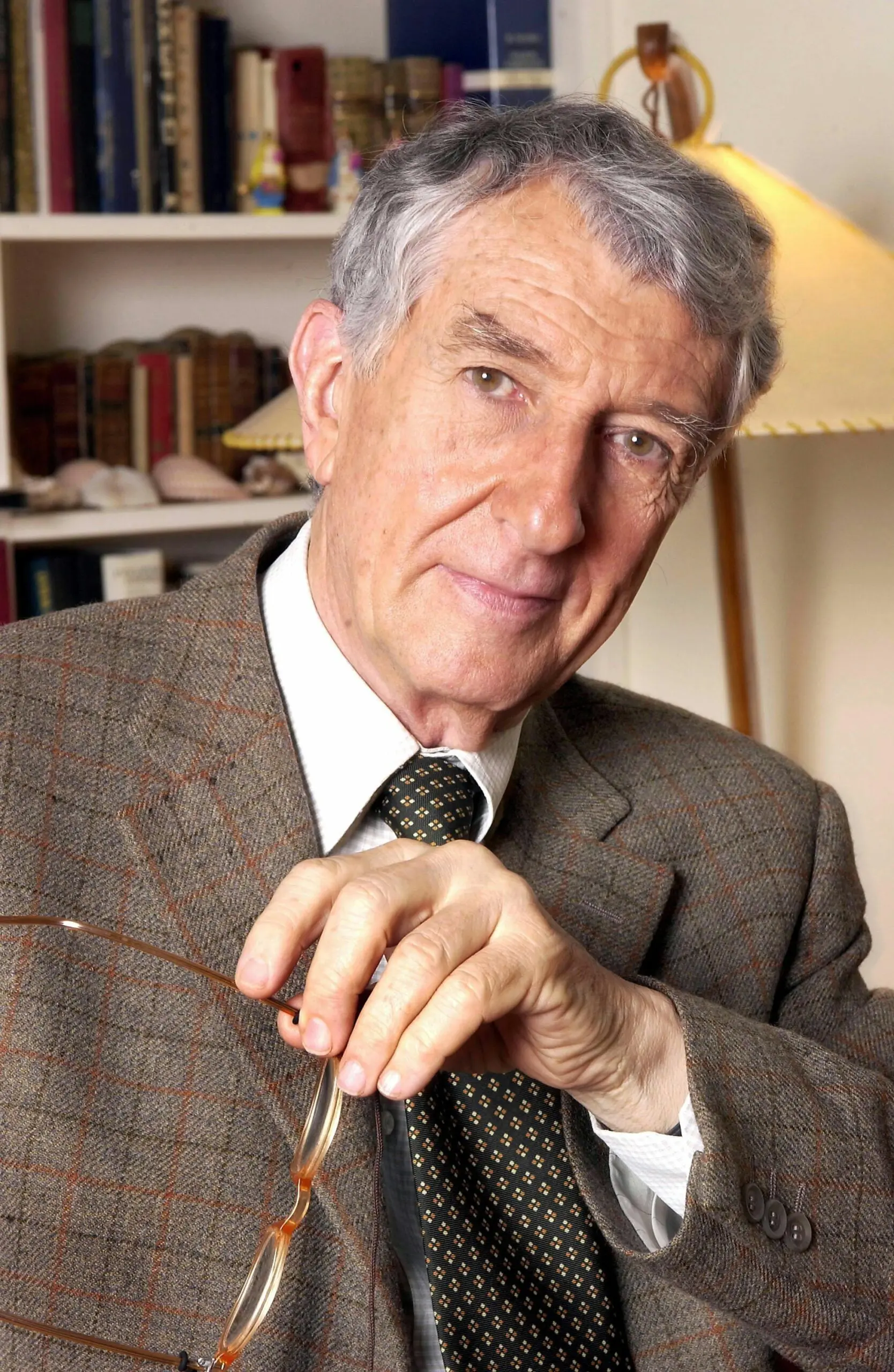 Corrado Augias: Un Pilastro della Cultura e del Giornalismo Italiano