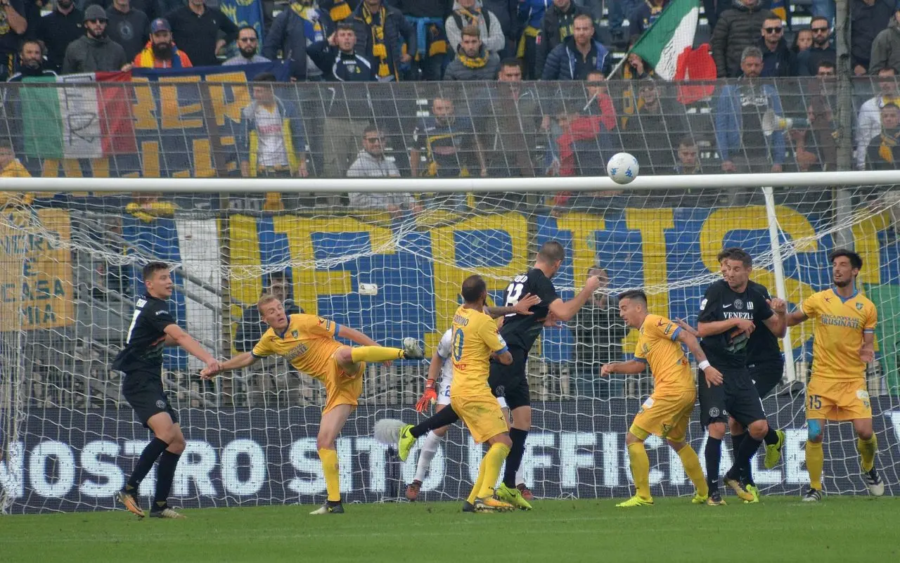 Frosinone affronta il Venezia: una sfida decisiva in Serie B