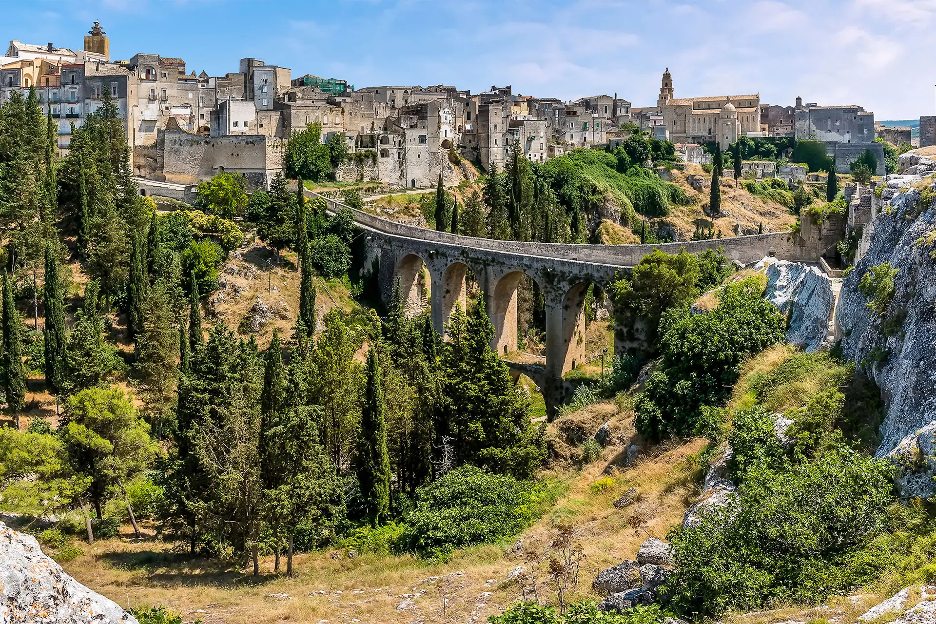 Gravina in Puglia: Un Viaggio nella Storia e nella Cultura