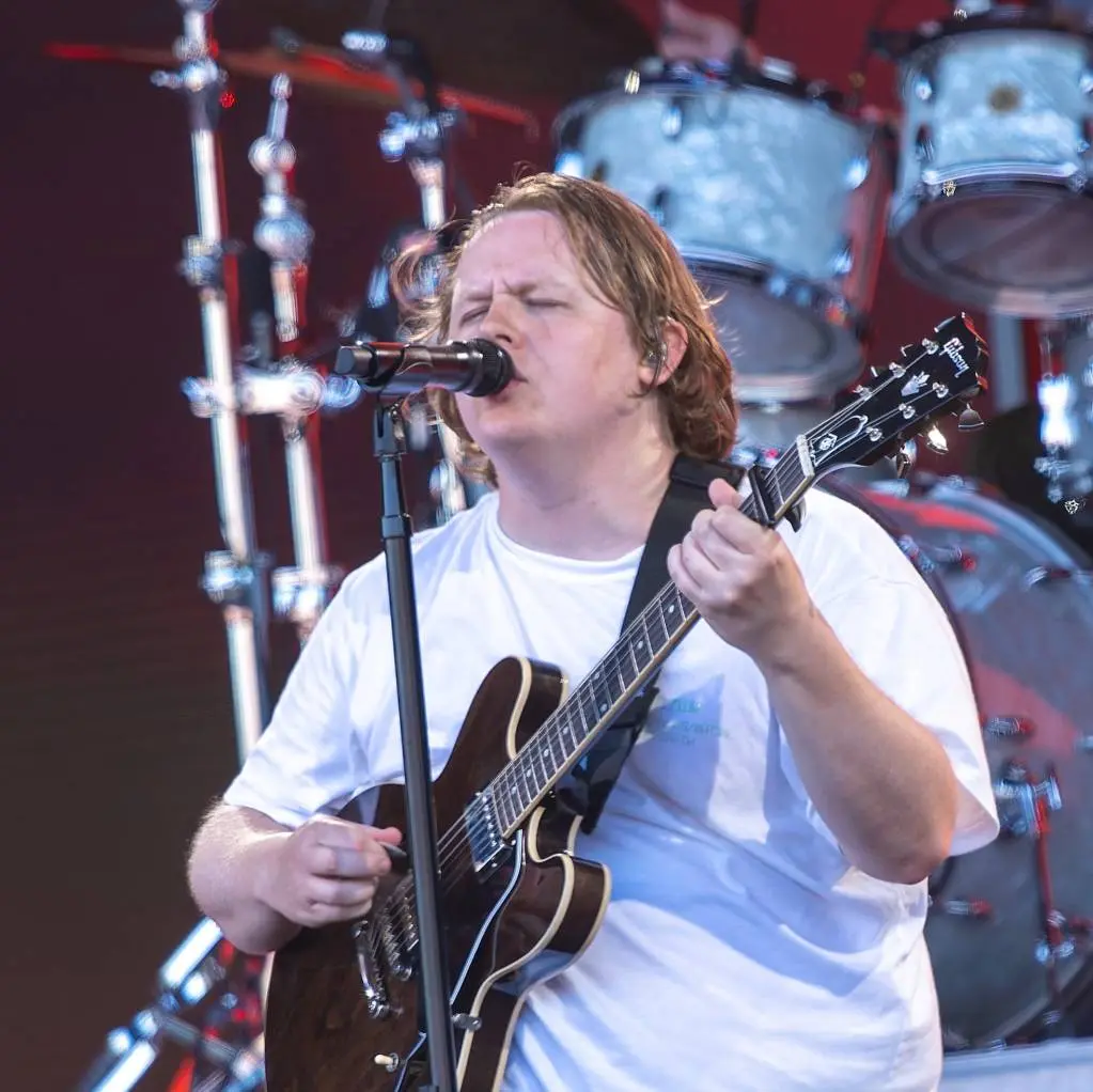 Lewis Capaldi: Un Talento Straordinario nel Mondo della Musica