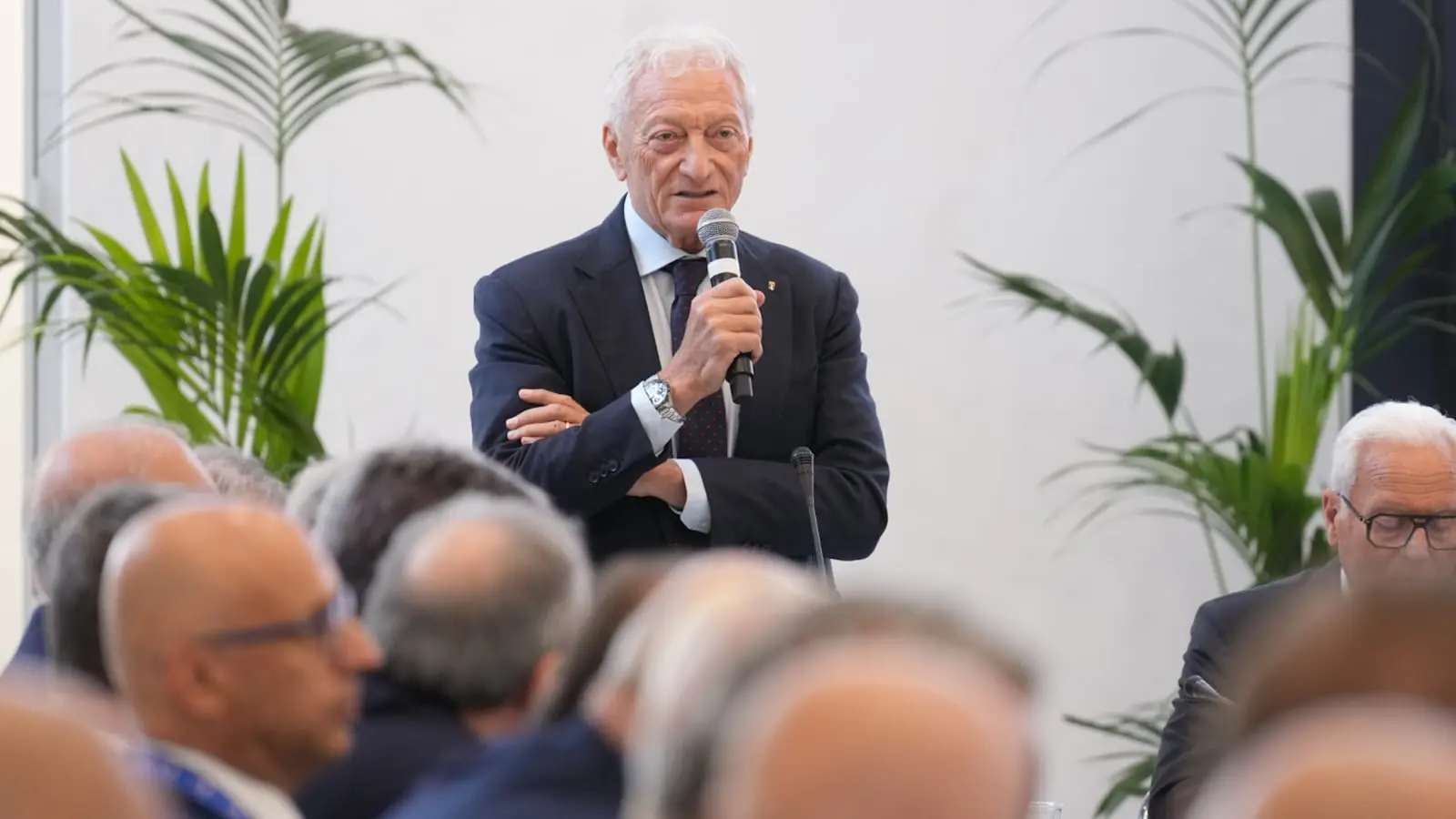 Luciano Buonfiglio: Un Casco di Innovazione e Progresso