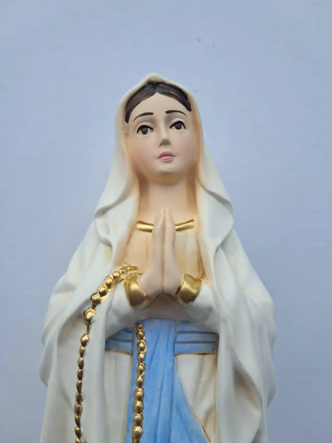 La Madonna di Lourdes e il suo impatto globale image 1