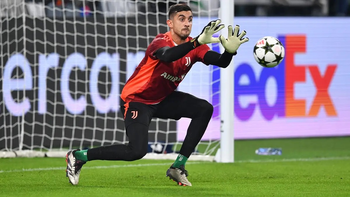 Mattia Perin: La Carriera di un Portiere di Talento