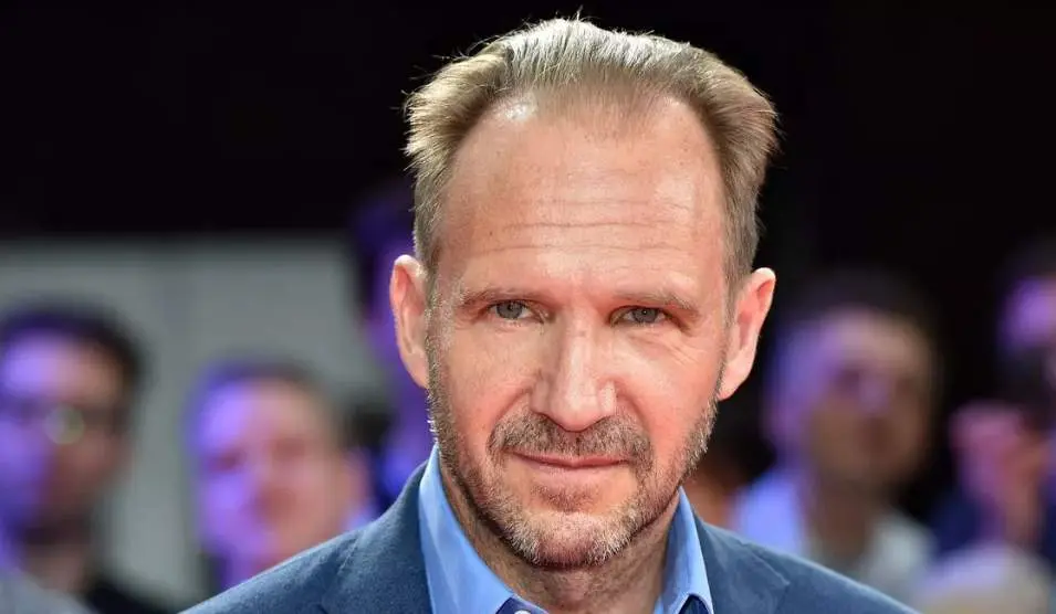 Ralph Fiennes: Una Stella del Cinema Mondiale