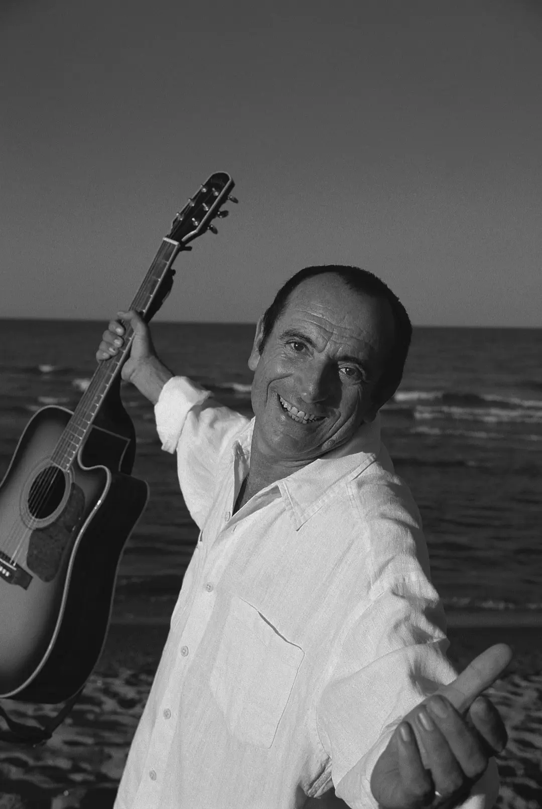 Raoul Casadei: Un’Icona della Musica Romagnola