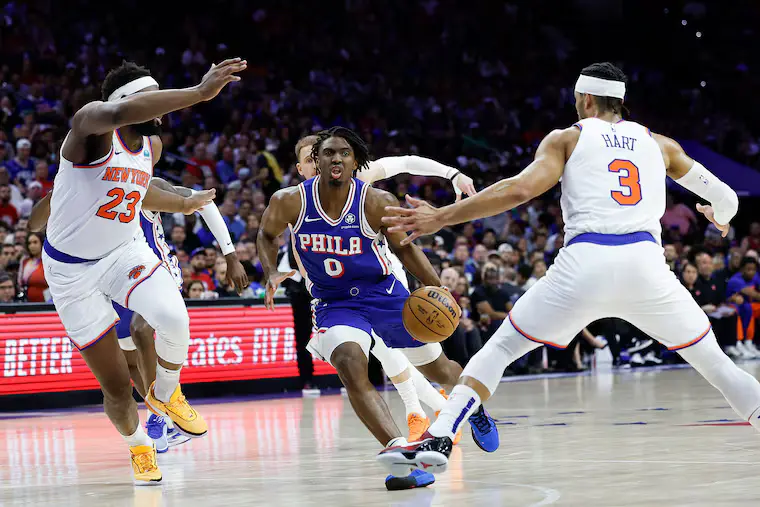 I Knicks Trionfano sui Sixers in Partita Accesa image 1