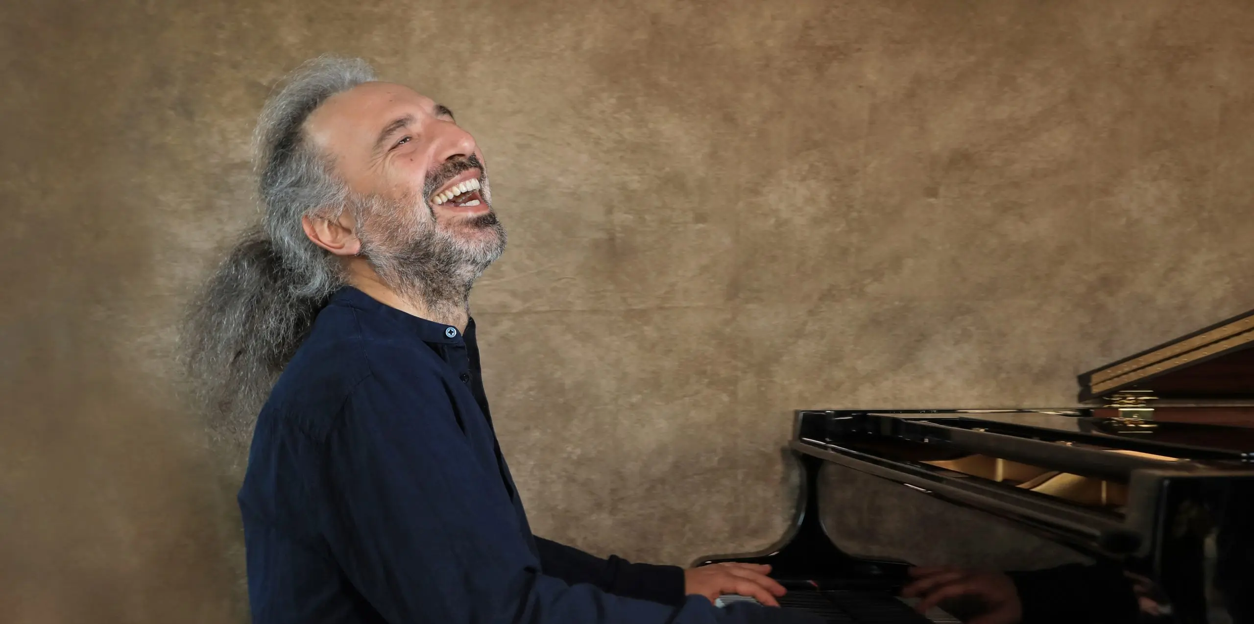Il Talento Unico di Stefano Bollani: Un Viaggio Musicale