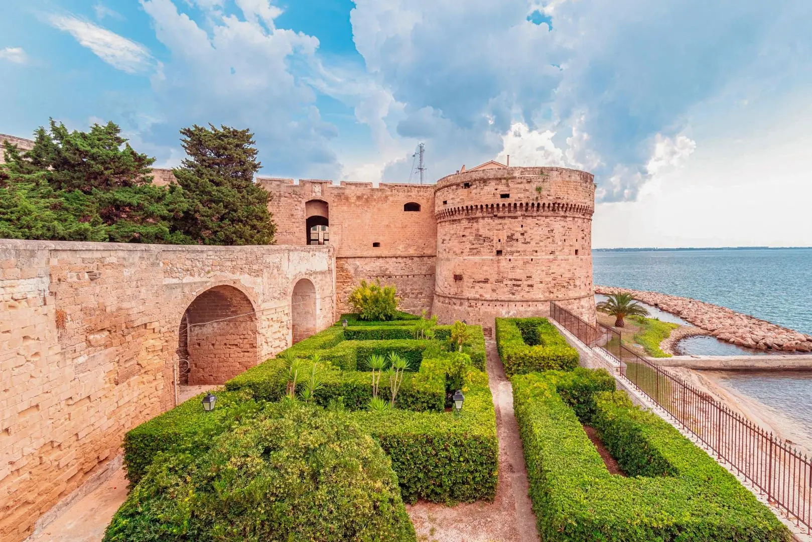 Taranto: Un Tesoro del Sud Italia e le Sue Sfide Attuali