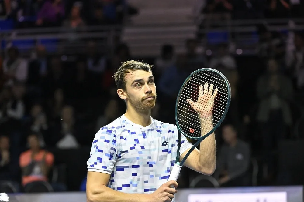 Benjamin Bonzi avanza al secondo turno del Masters 1000 a Madrid